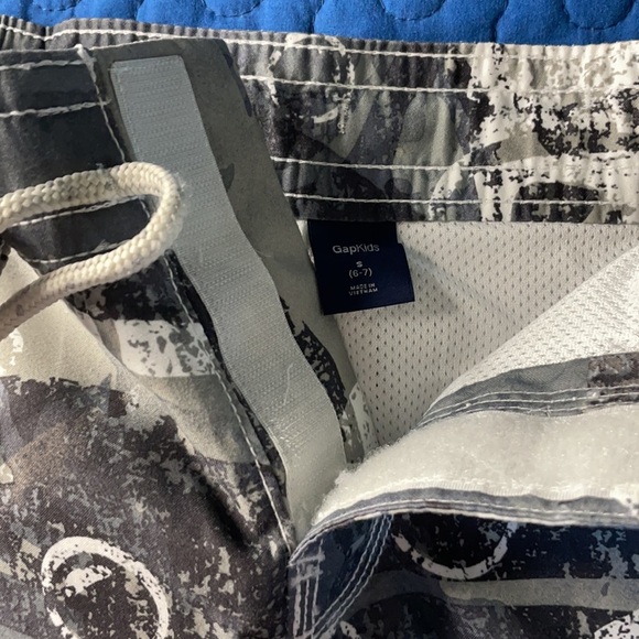 NWT GAP Boys Bathing Suit Size S (6-7) - Picture 5 of 6